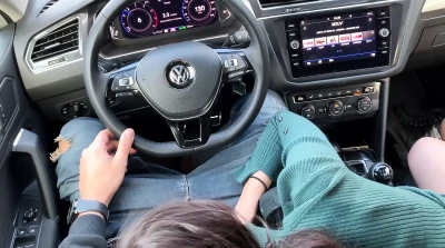 Risky blowjob and sex in the car