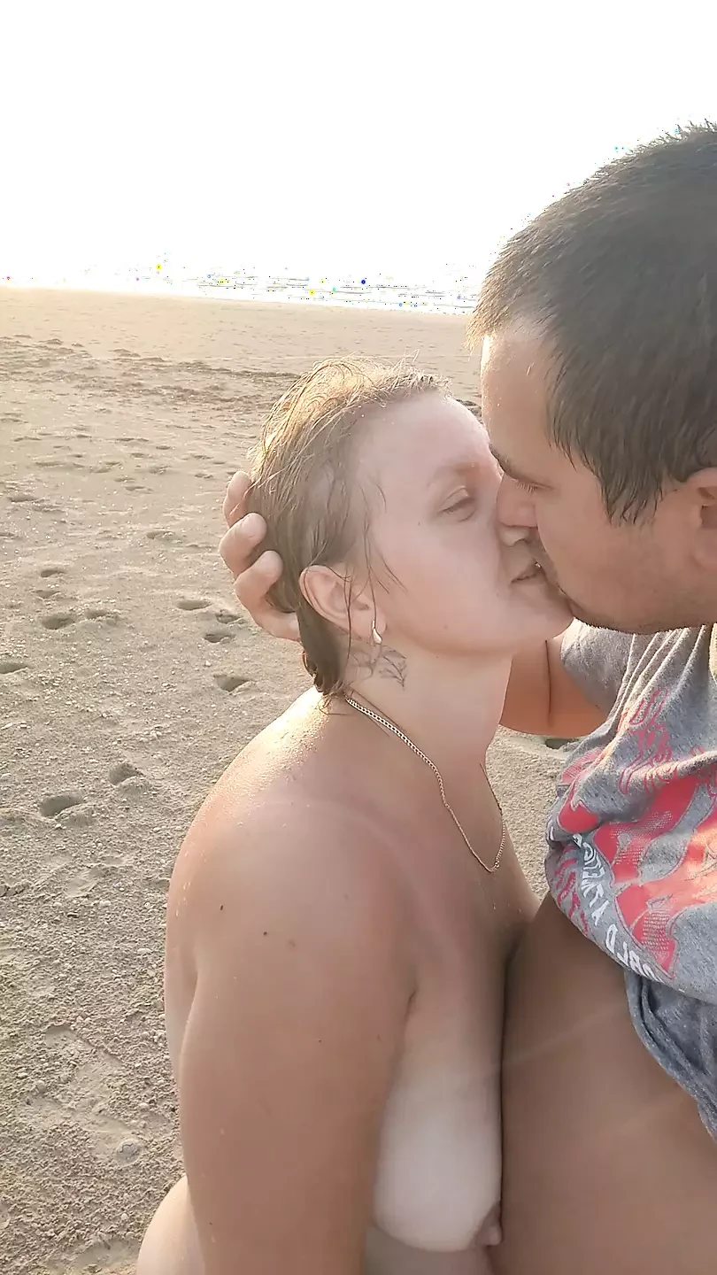 Hot couple on the Nudian beach enjoying handjob in the sea air. - Full XXX Movies | ePornHIT.