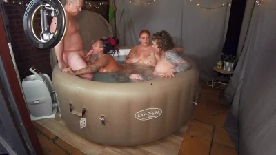 Hot tub Fun with 3 MIlfs and a DILF