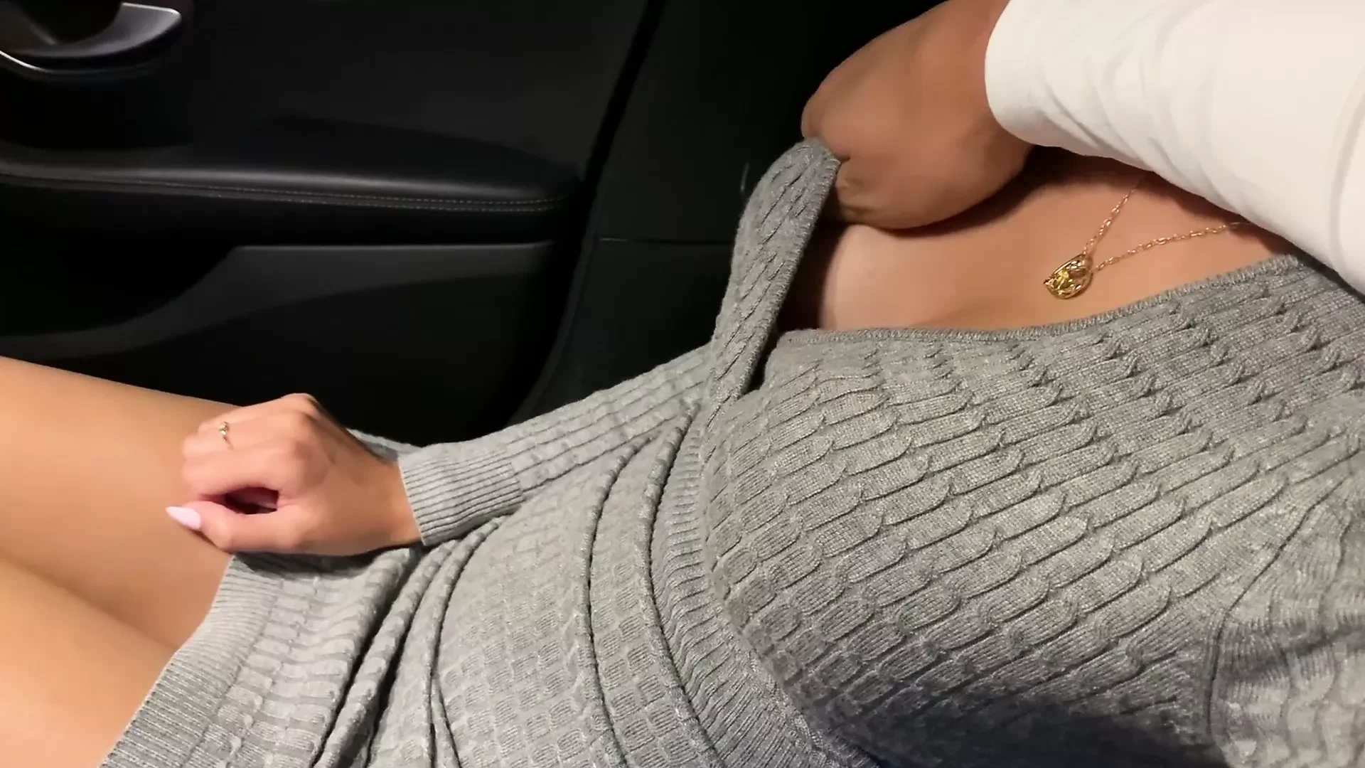 Blowjob in the car on the first date - Full XXX Movies | ePornHIT.