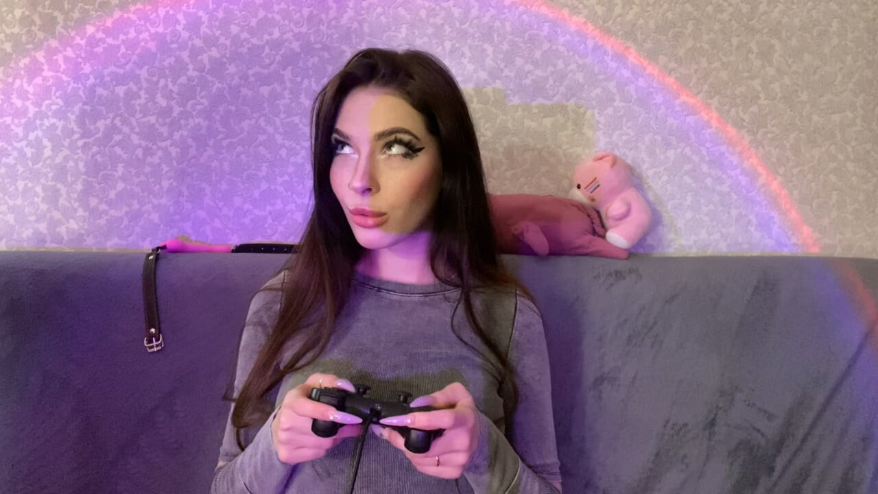 Streamer E-girl Sucks Big Cock And Plays God Of War - Full XXX Movies | ePornHIT.